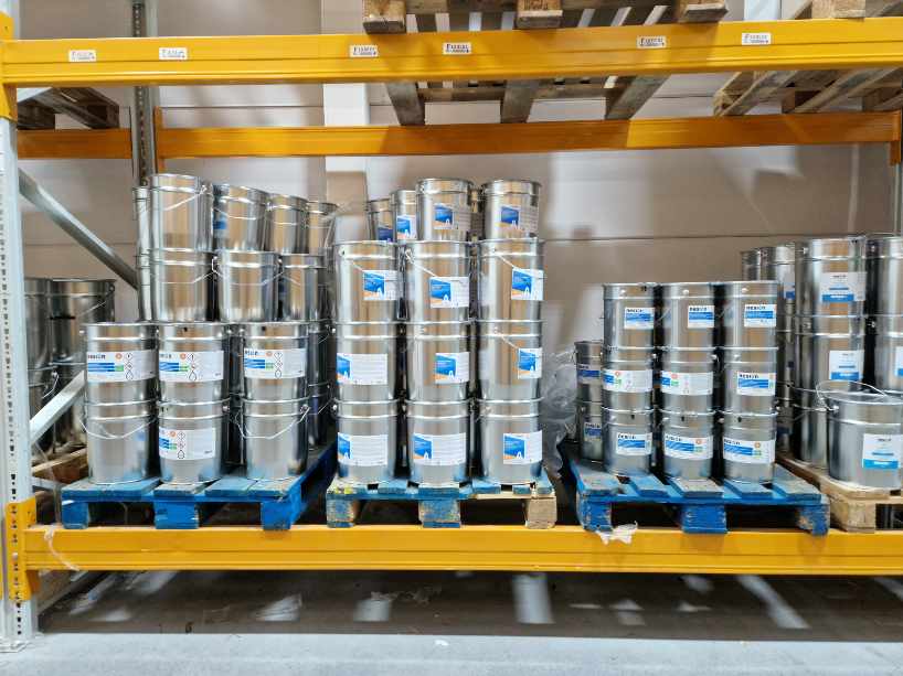 Produits conditionnés dans différents emballages dans notre entrepôt